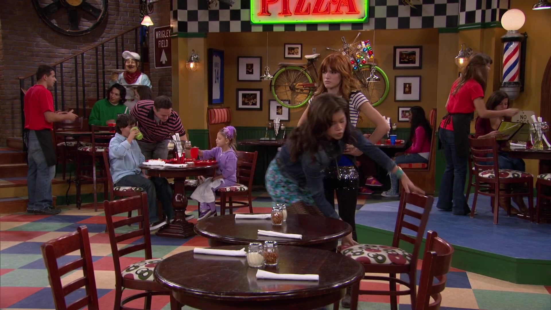 Shake_It_Up_S02E04_Beam_It_Up_1080p_BTD_001355.jpg Shake_It_Up_S02E04_Beam_It_Up_1080p_BTD_001355.jpg