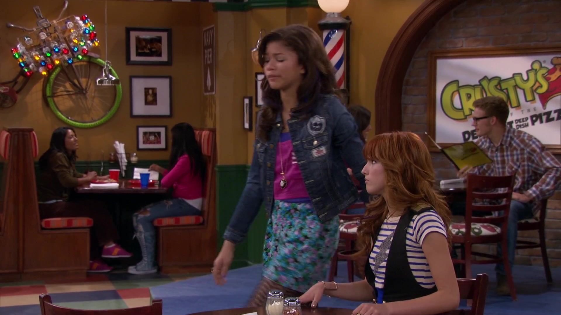 Shake_It_Up_S02E04_Beam_It_Up_1080p_BTD_001383.jpg Shake_It_Up_S02E04_Beam_It_Up_1080p_BTD_001383.jpg