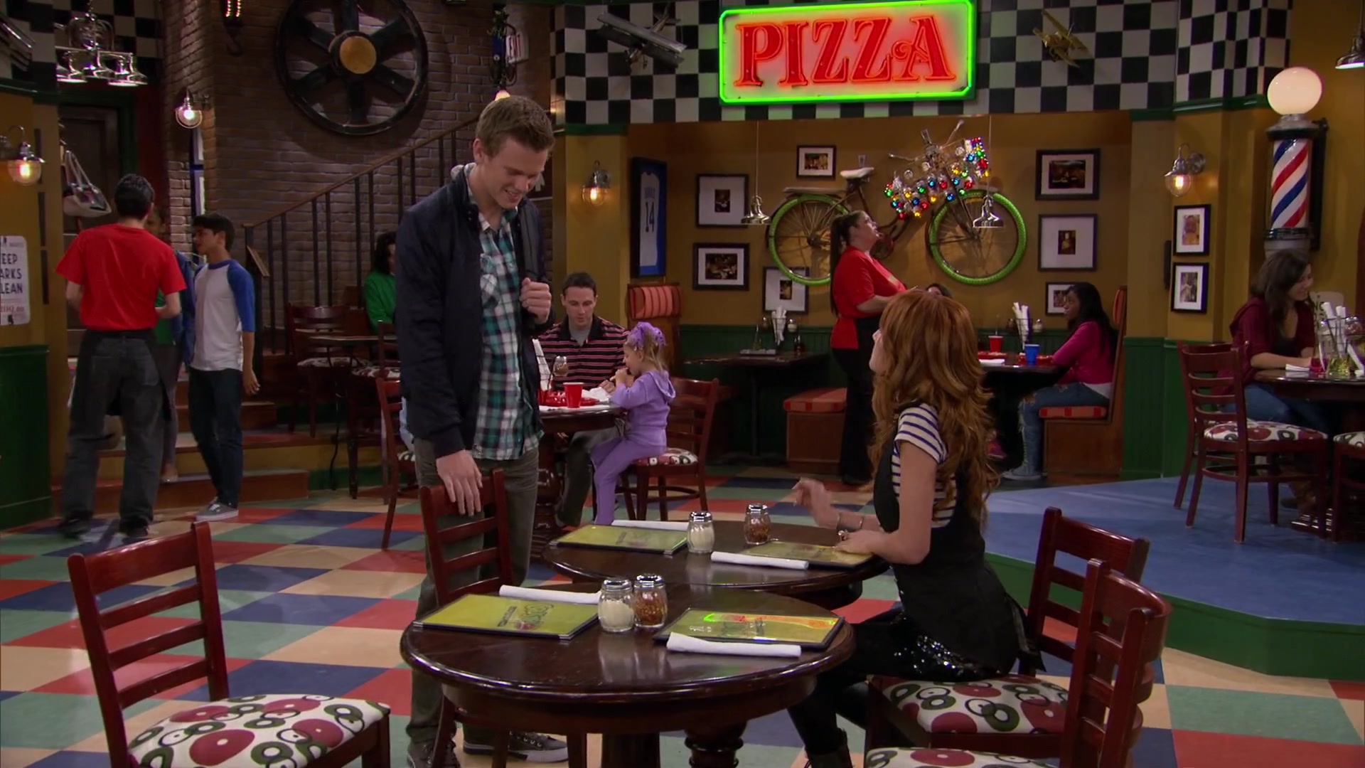 Shake_It_Up_S02E04_Beam_It_Up_1080p_BTD_001584.jpg Shake_It_Up_S02E04_Beam_It_Up_1080p_BTD_001584.jpg