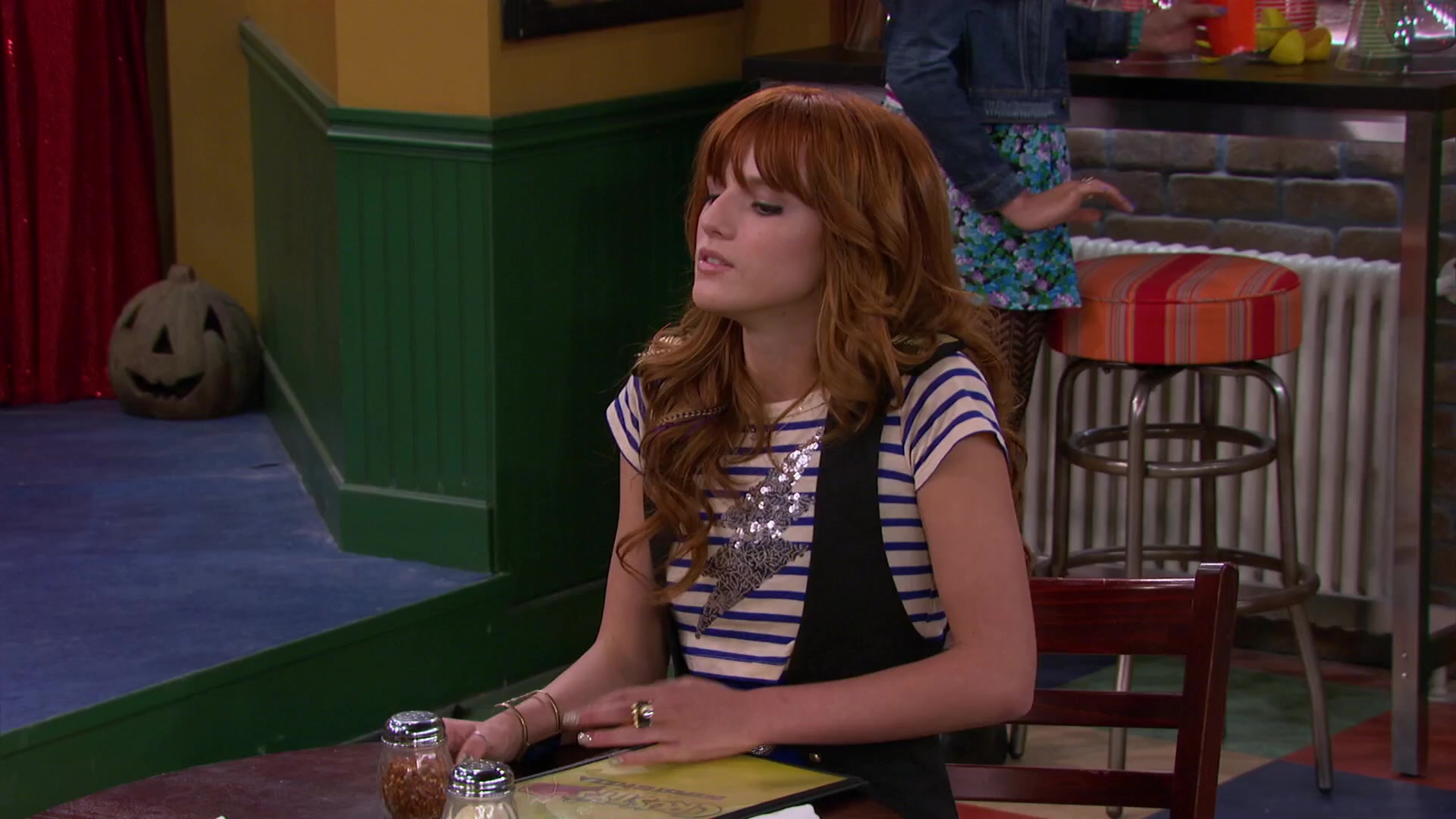 Shake_It_Up_S02E04_Beam_It_Up_1080p_BTD_001585.jpg