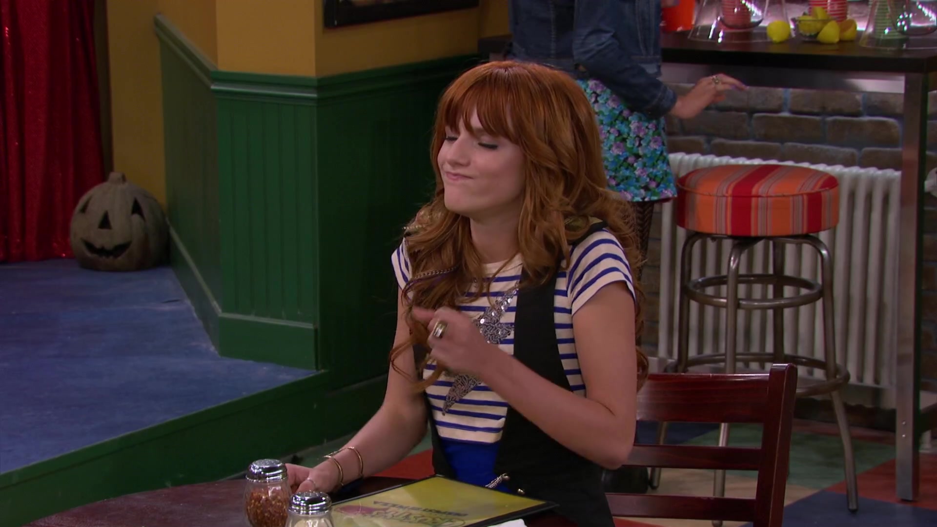 Shake_It_Up_S02E04_Beam_It_Up_1080p_BTD_001586.jpg
