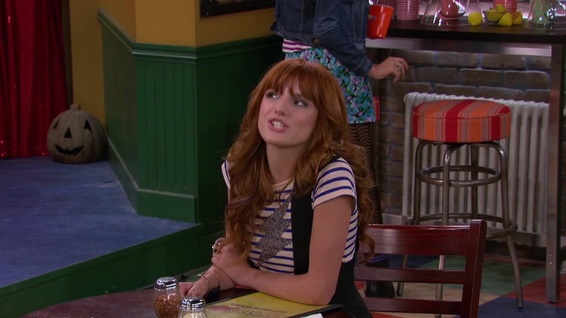 Shake_It_Up_S02E04_Beam_It_Up_1080p_BTD_001588.jpg