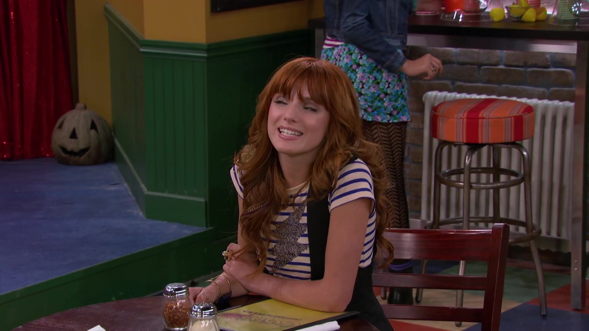 Shake_It_Up_S02E04_Beam_It_Up_1080p_BTD_001589.jpg