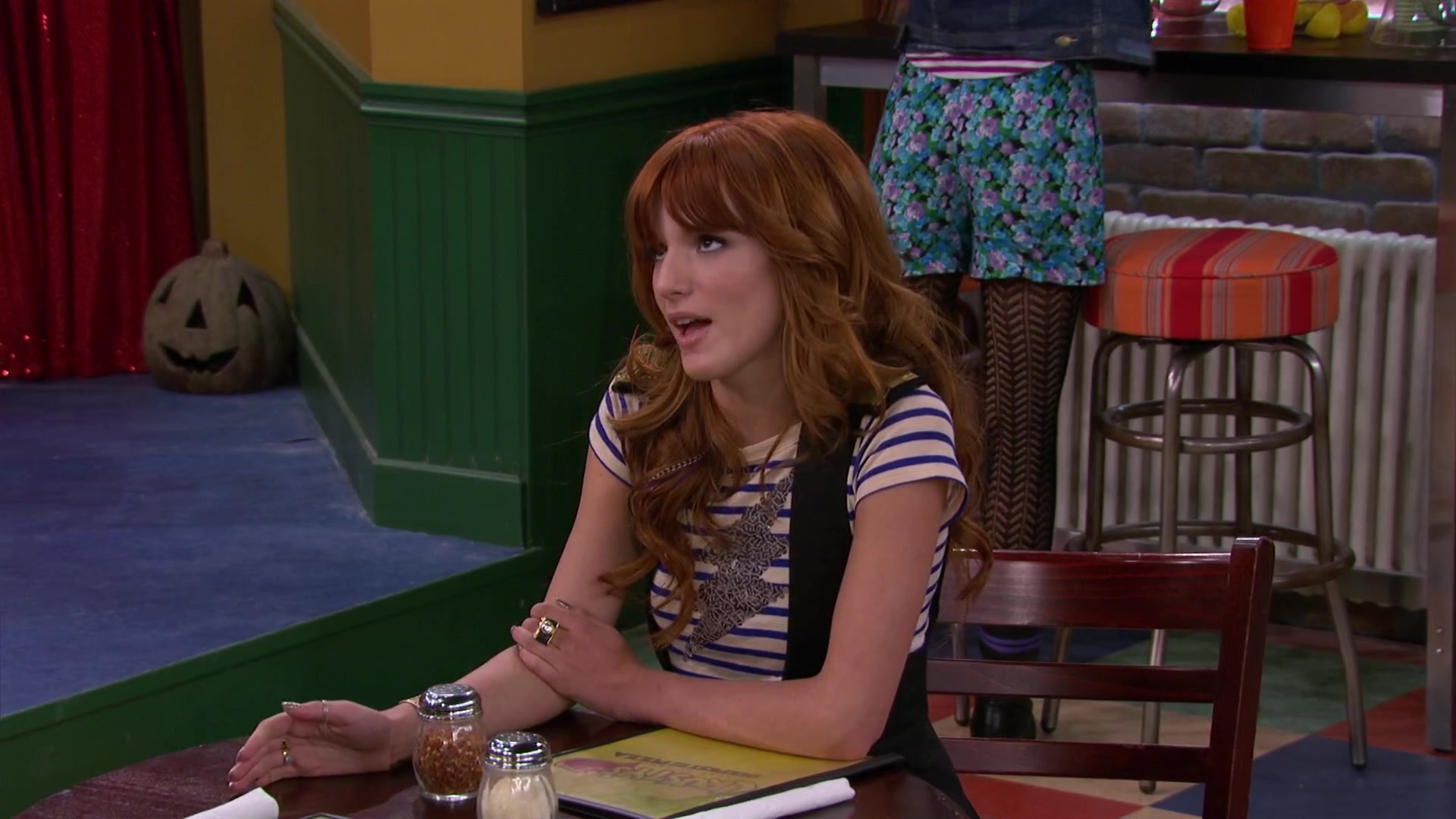 Shake_It_Up_S02E04_Beam_It_Up_1080p_BTD_001599.jpg Shake_It_Up_S02E04_Beam_It_Up_1080p_BTD_001599.jpg