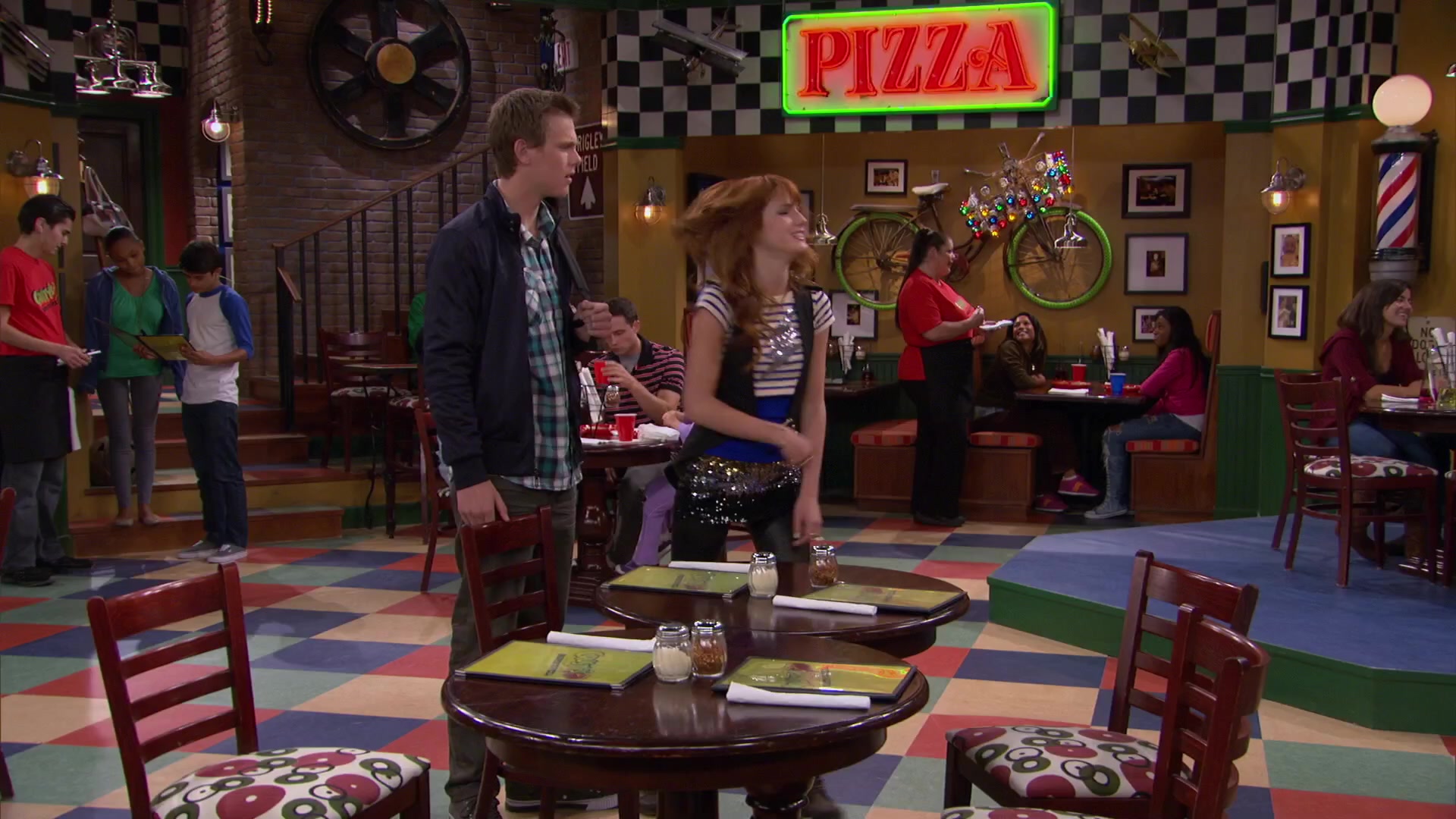 Shake_It_Up_S02E04_Beam_It_Up_1080p_BTD_001626.jpg Shake_It_Up_S02E04_Beam_It_Up_1080p_BTD_001626.jpg