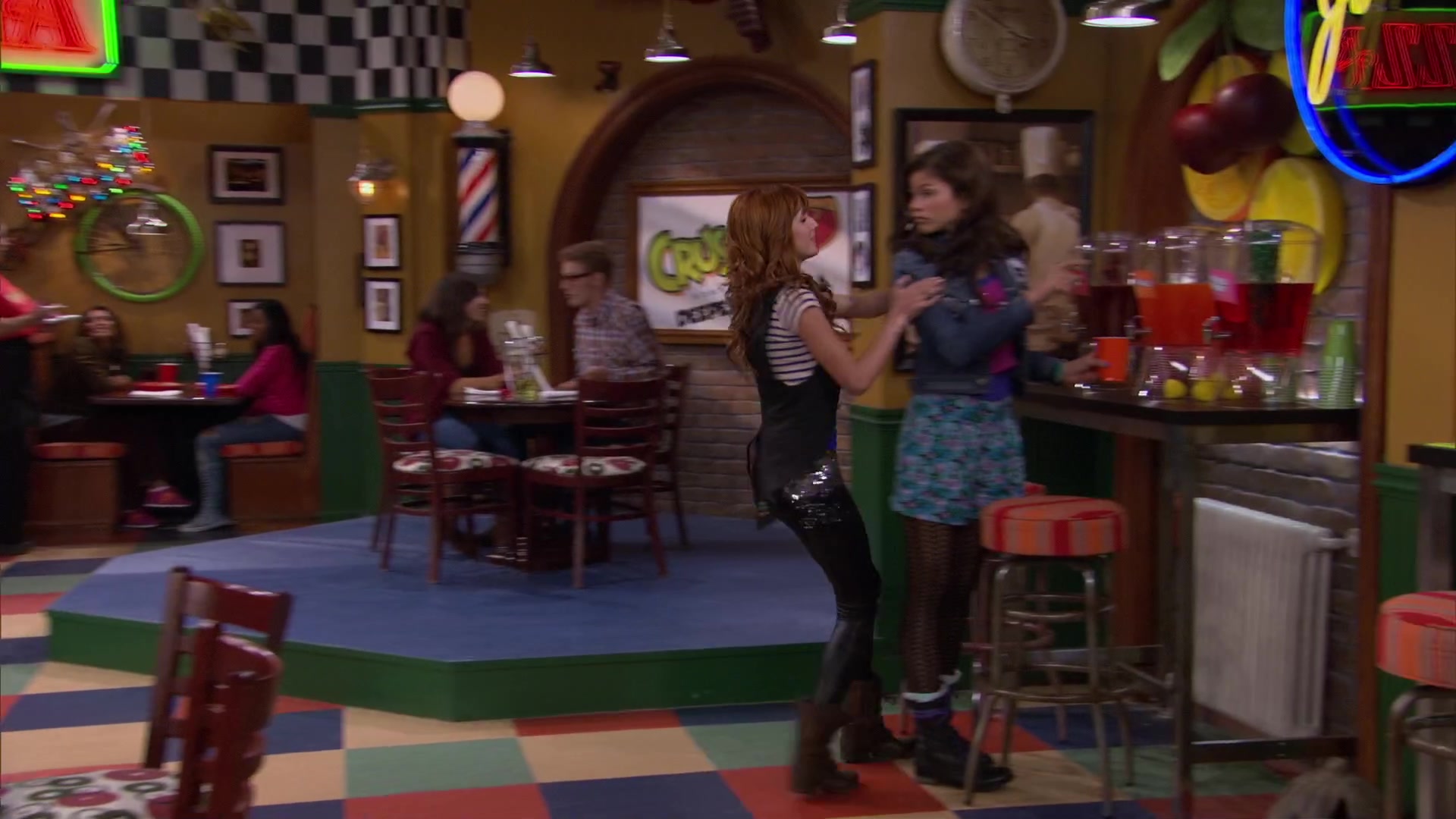 Shake_It_Up_S02E04_Beam_It_Up_1080p_BTD_001630.jpg