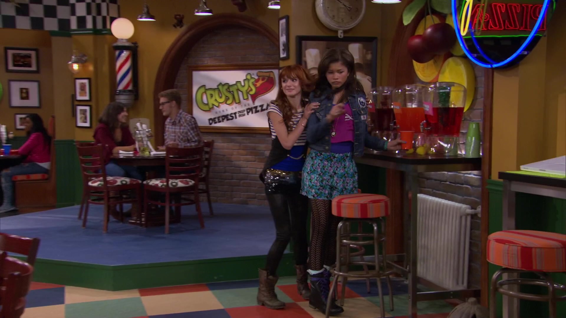 Shake_It_Up_S02E04_Beam_It_Up_1080p_BTD_001631.jpg Shake_It_Up_S02E04_Beam_It_Up_1080p_BTD_001631.jpg