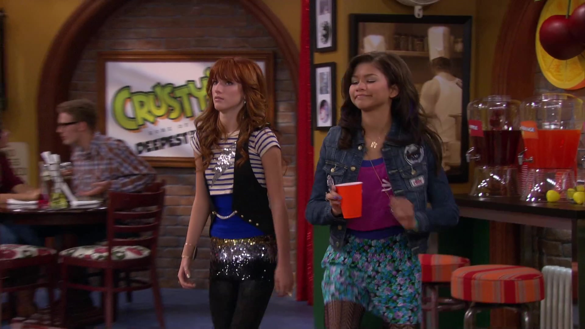 Shake_It_Up_S02E04_Beam_It_Up_1080p_BTD_001655.jpg Shake_It_Up_S02E04_Beam_It_Up_1080p_BTD_001655.jpg