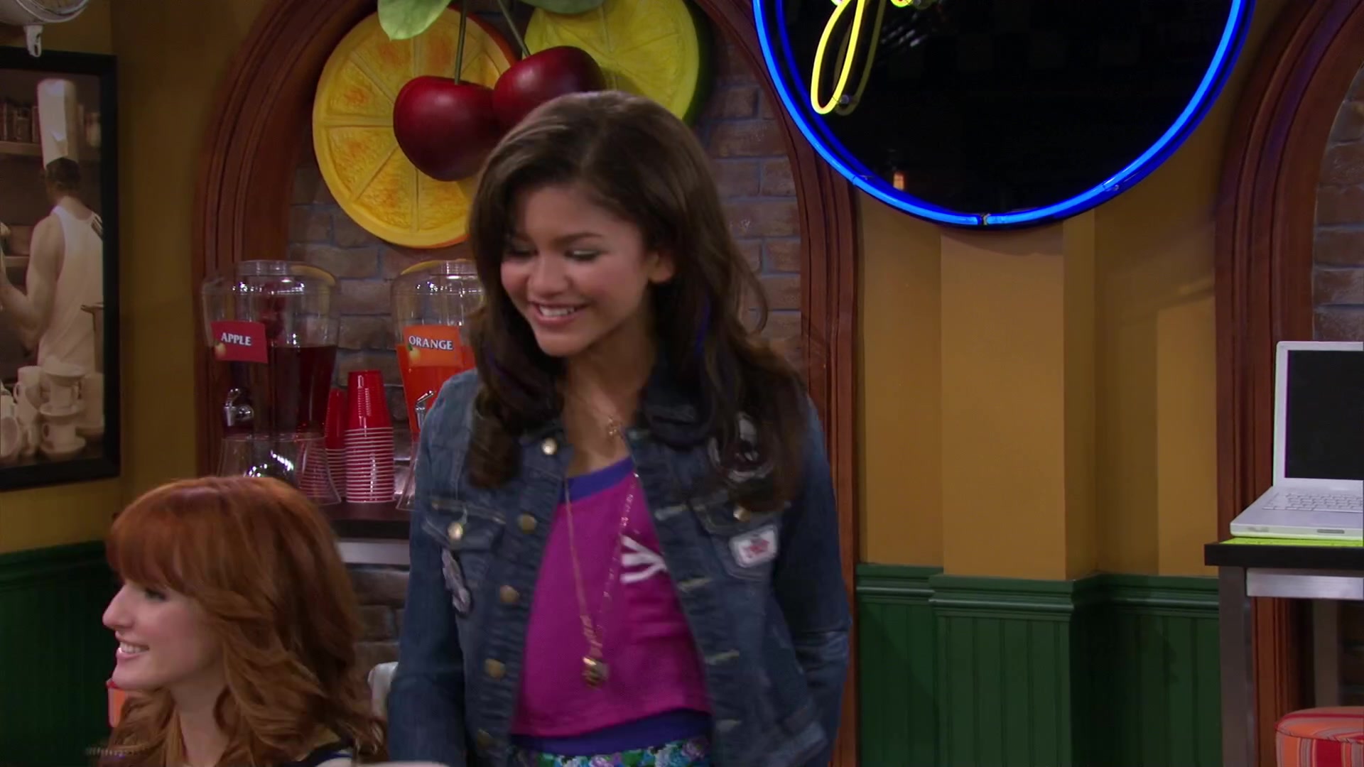 Shake_It_Up_S02E04_Beam_It_Up_1080p_BTD_001660.jpg Shake_It_Up_S02E04_Beam_It_Up_1080p_BTD_001660.jpg