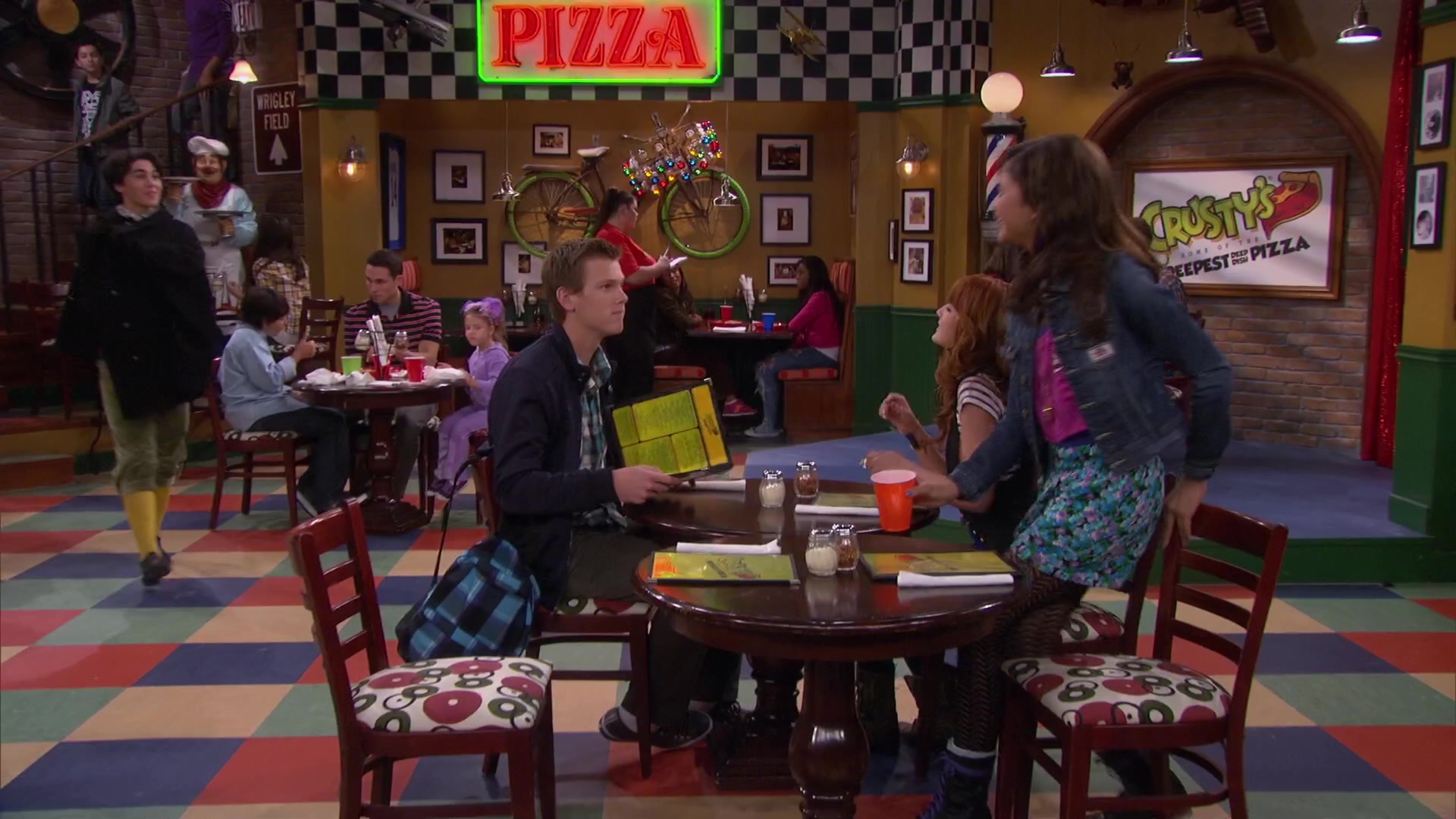 Shake_It_Up_S02E04_Beam_It_Up_1080p_BTD_001661.jpg