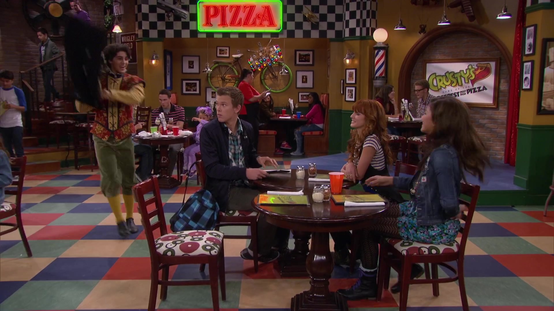 Shake_It_Up_S02E04_Beam_It_Up_1080p_BTD_001663.jpg