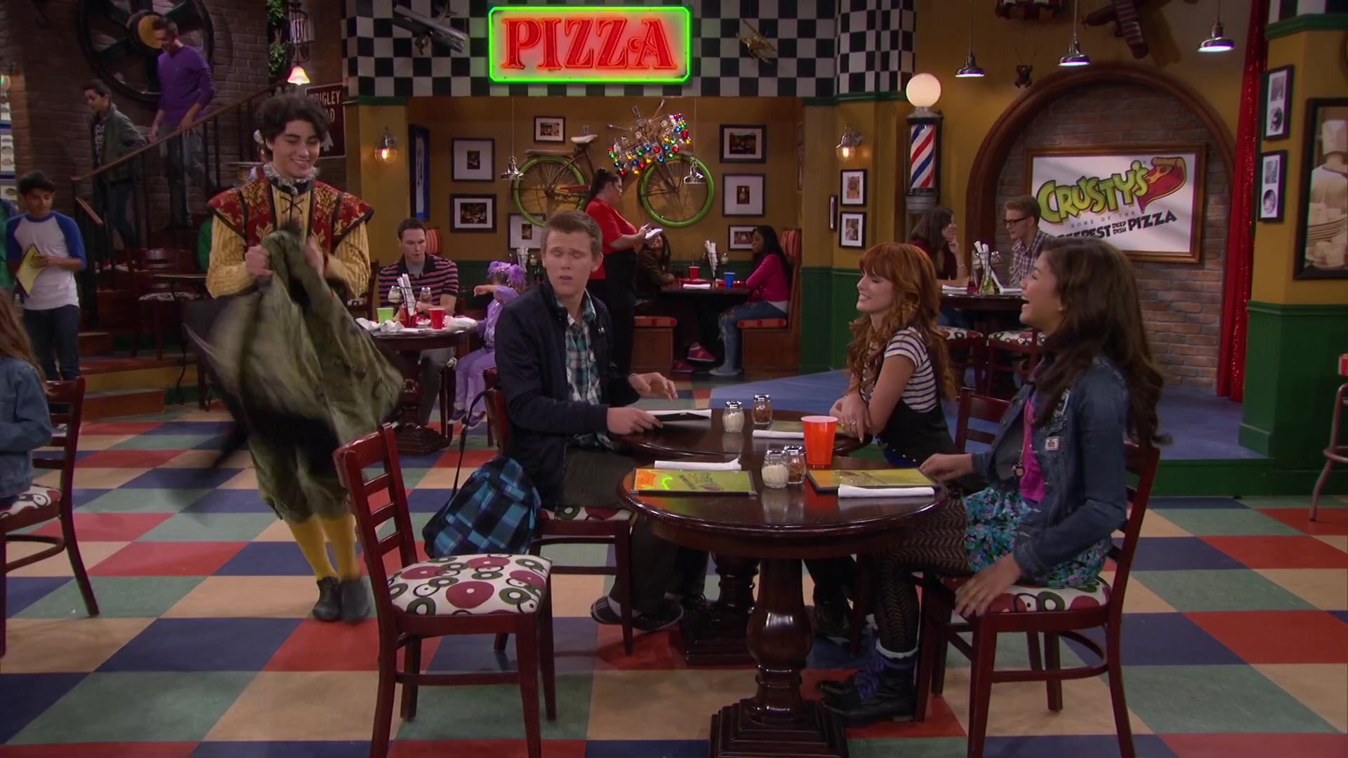 Shake_It_Up_S02E04_Beam_It_Up_1080p_BTD_001664.jpg