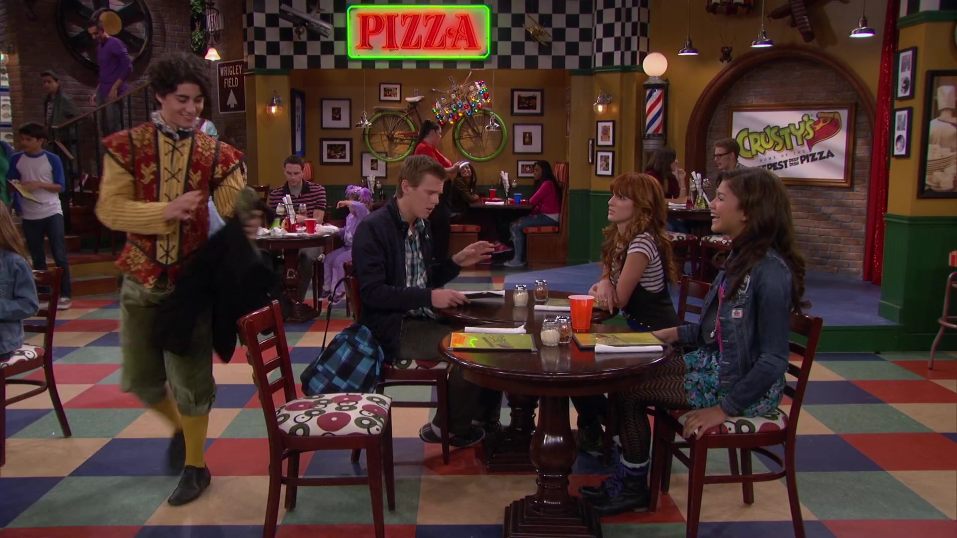 Shake_It_Up_S02E04_Beam_It_Up_1080p_BTD_001665.jpg