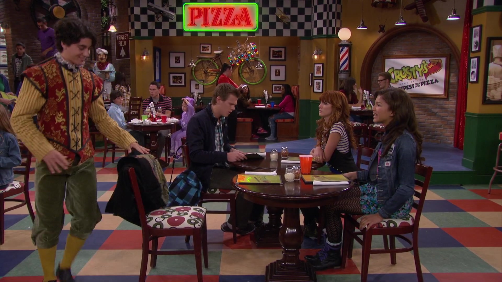 Shake_It_Up_S02E04_Beam_It_Up_1080p_BTD_001666.jpg