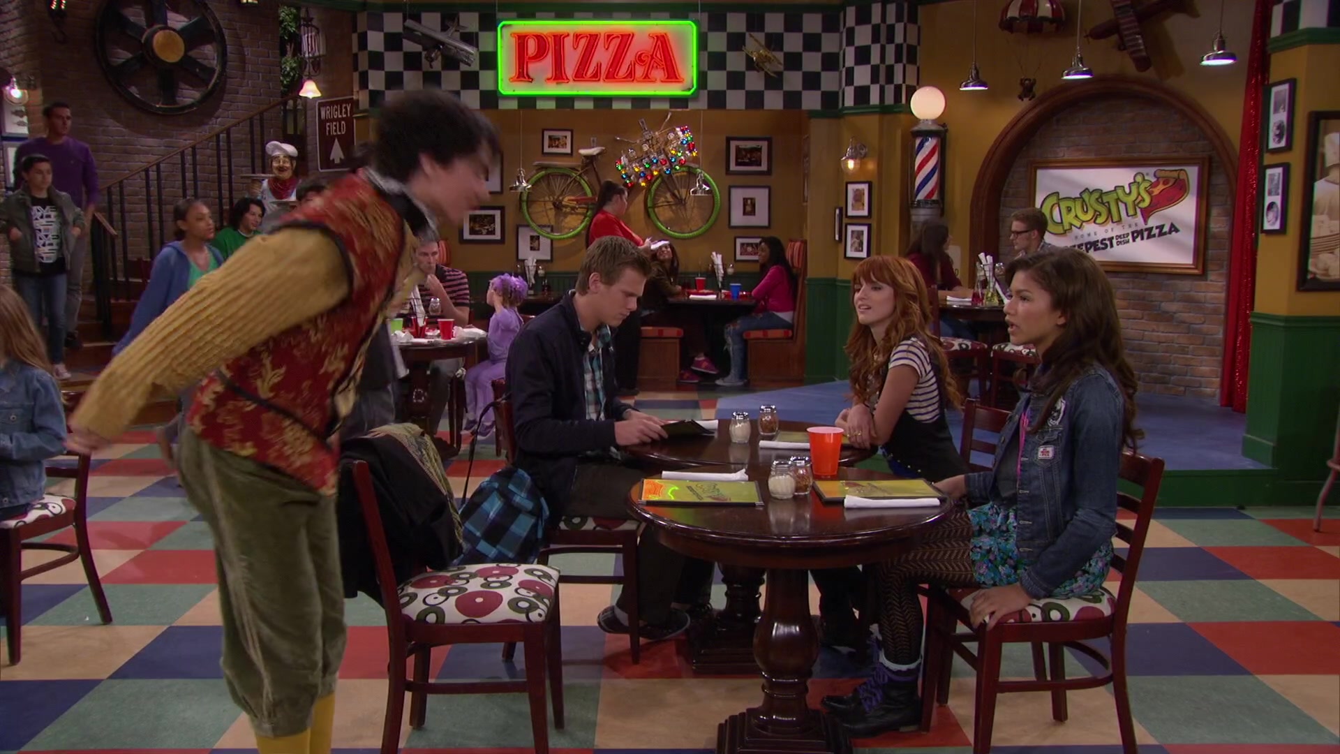 Shake_It_Up_S02E04_Beam_It_Up_1080p_BTD_001671.jpg