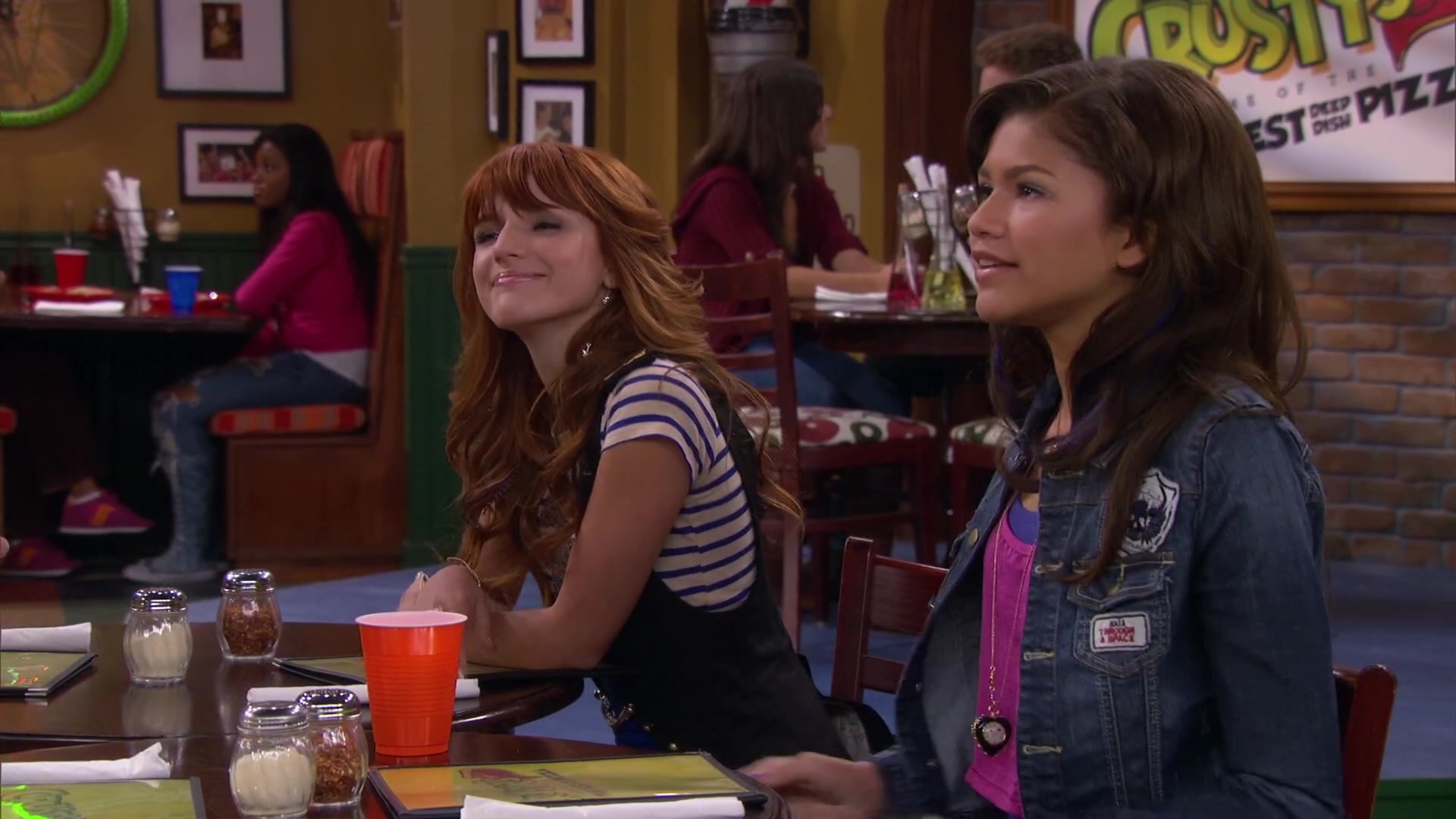 Shake_It_Up_S02E04_Beam_It_Up_1080p_BTD_001696.jpg Shake_It_Up_S02E04_Beam_It_Up_1080p_BTD_001696.jpg