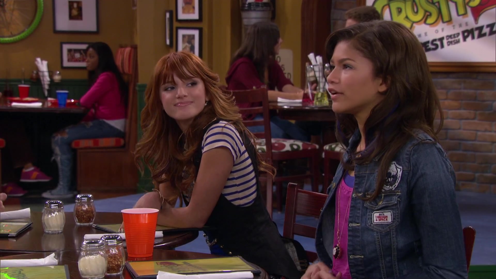 Shake_It_Up_S02E04_Beam_It_Up_1080p_BTD_001697.jpg Shake_It_Up_S02E04_Beam_It_Up_1080p_BTD_001697.jpg