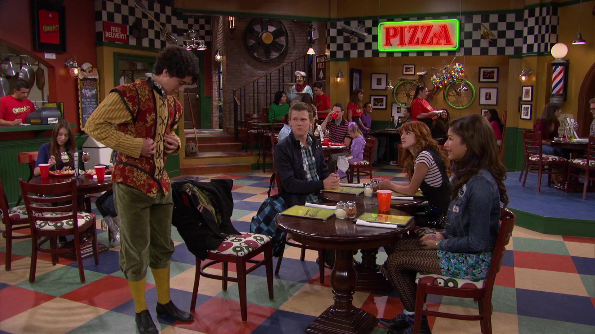 Shake_It_Up_S02E04_Beam_It_Up_1080p_BTD_001716.jpg Shake_It_Up_S02E04_Beam_It_Up_1080p_BTD_001716.jpg