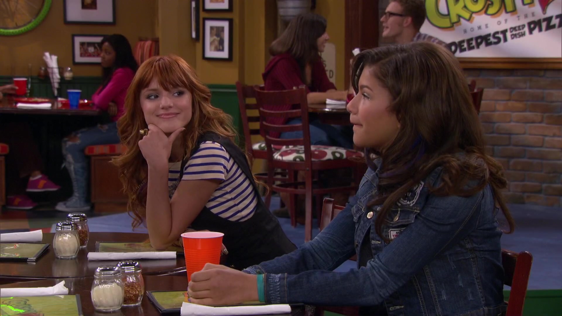 Shake_It_Up_S02E04_Beam_It_Up_1080p_BTD_001735.jpg