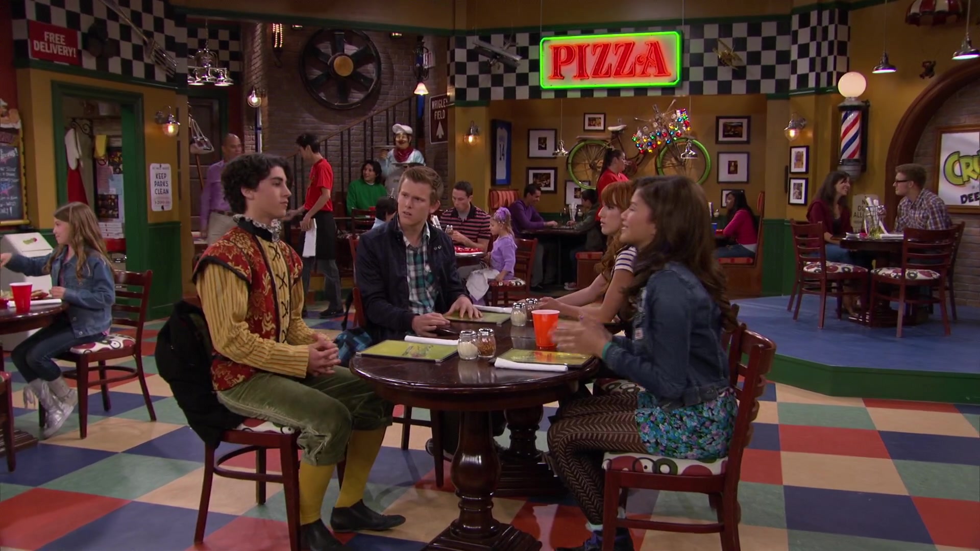 Shake_It_Up_S02E04_Beam_It_Up_1080p_BTD_001740.jpg Shake_It_Up_S02E04_Beam_It_Up_1080p_BTD_001740.jpg