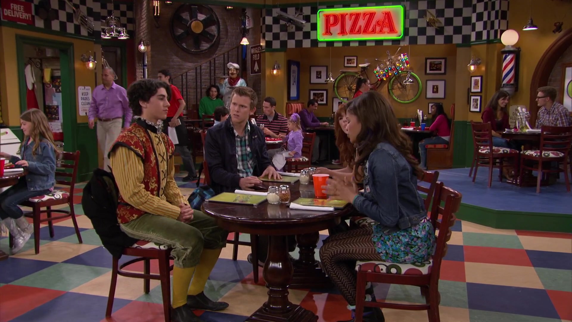 Shake_It_Up_S02E04_Beam_It_Up_1080p_BTD_001741.jpg Shake_It_Up_S02E04_Beam_It_Up_1080p_BTD_001741.jpg