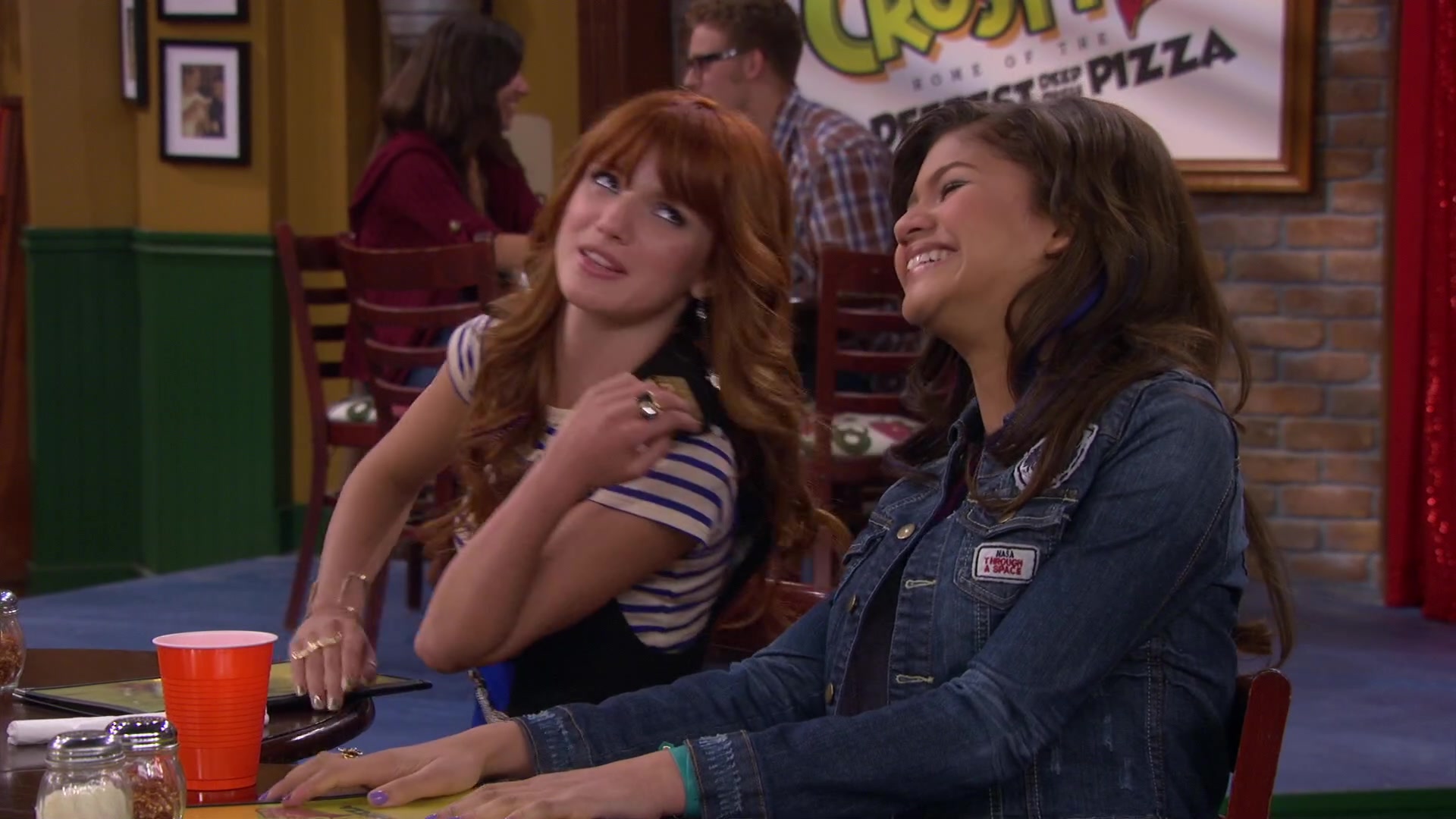 Shake_It_Up_S02E04_Beam_It_Up_1080p_BTD_001777.jpg