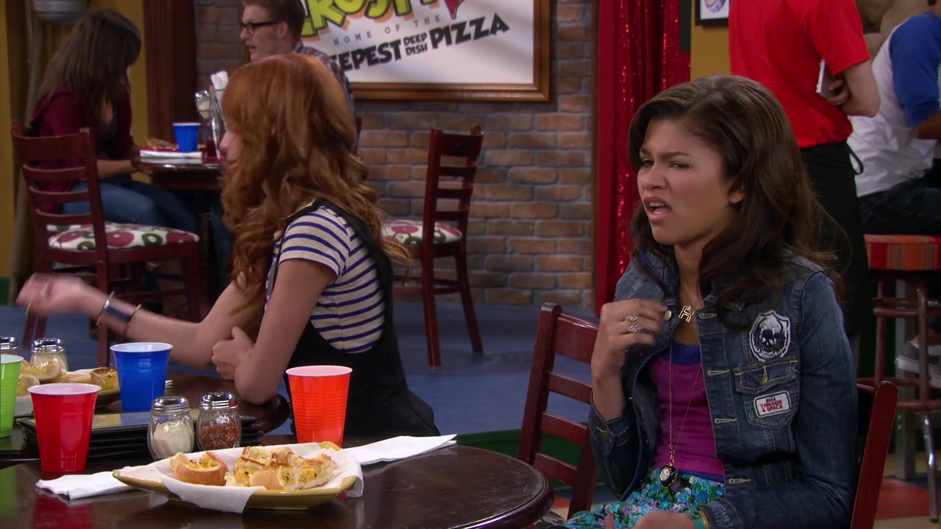 Shake_It_Up_S02E04_Beam_It_Up_1080p_BTD_001818.jpg