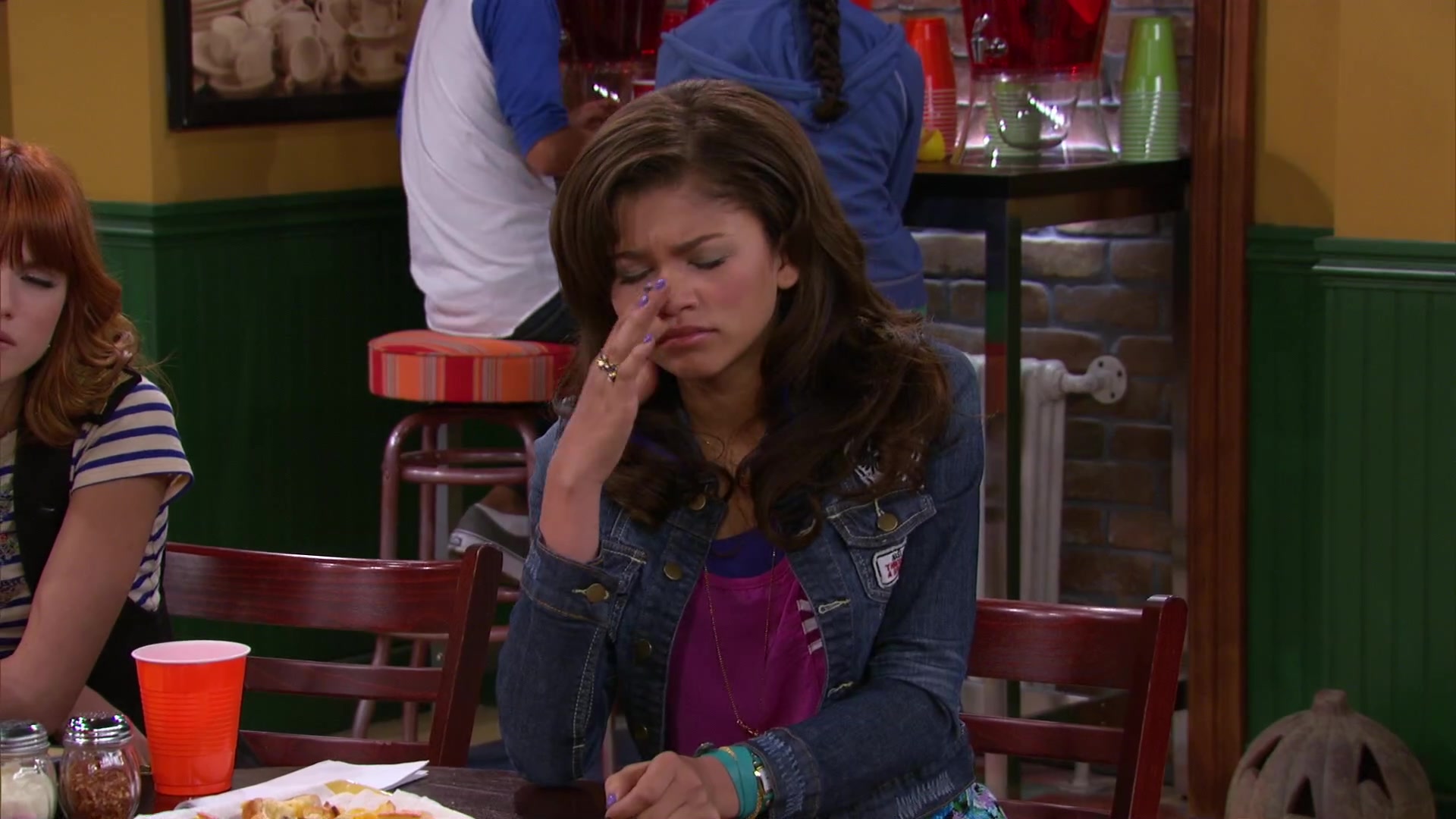 Shake_It_Up_S02E04_Beam_It_Up_1080p_BTD_001846.jpg