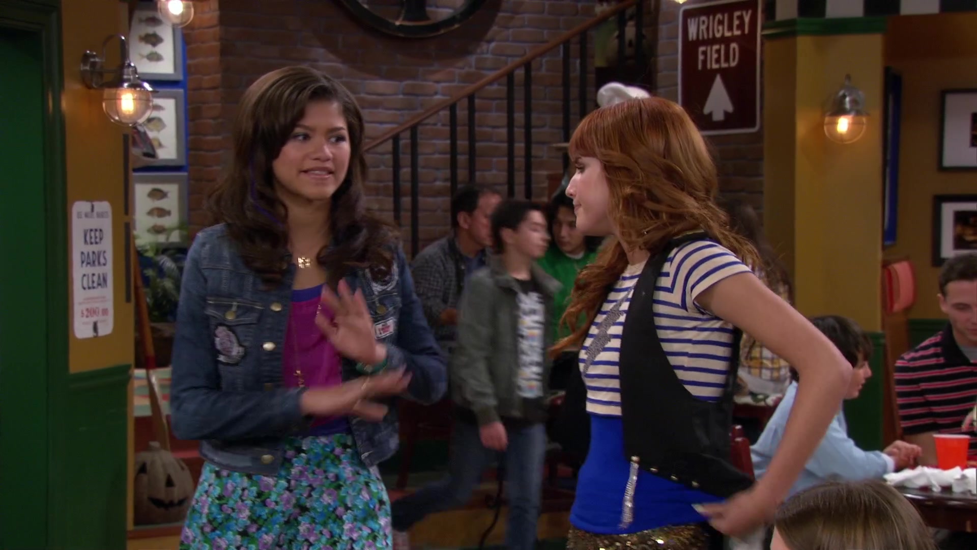 Shake_It_Up_S02E04_Beam_It_Up_1080p_BTD_001922.jpg