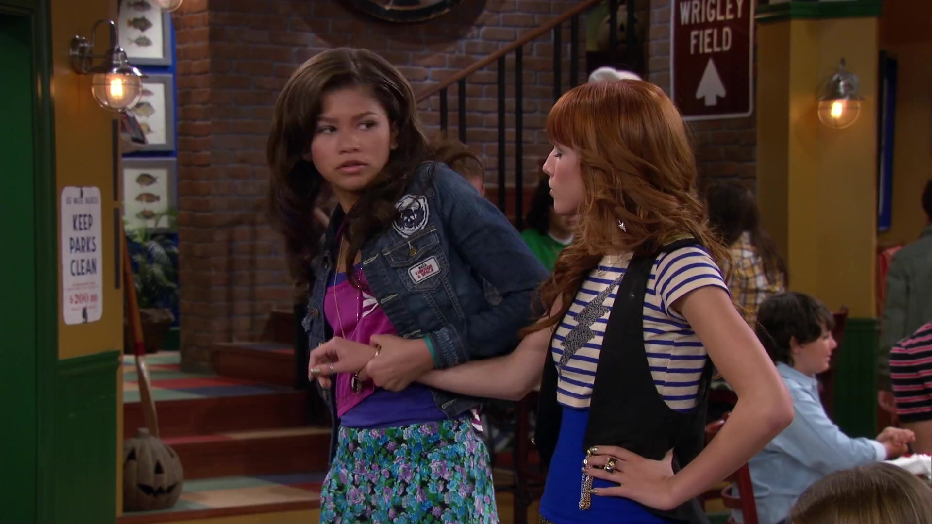 Shake_It_Up_S02E04_Beam_It_Up_1080p_BTD_001926.jpg Shake_It_Up_S02E04_Beam_It_Up_1080p_BTD_001926.jpg