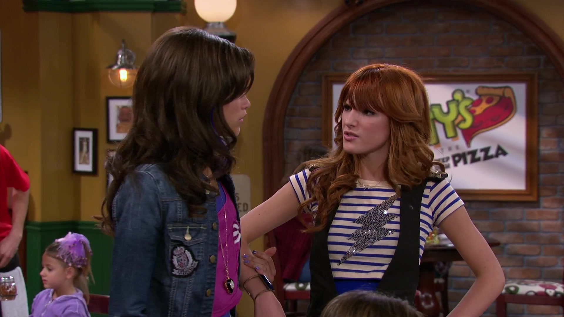 Shake_It_Up_S02E04_Beam_It_Up_1080p_BTD_001929.jpg