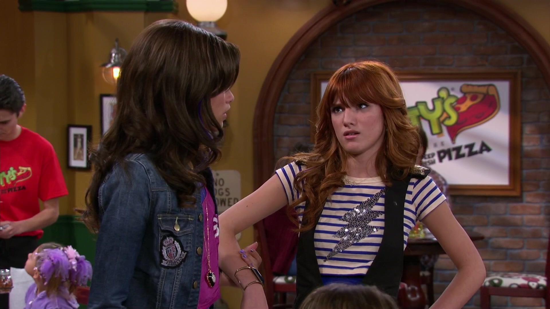 Shake_It_Up_S02E04_Beam_It_Up_1080p_BTD_001932.jpg Shake_It_Up_S02E04_Beam_It_Up_1080p_BTD_001932.jpg