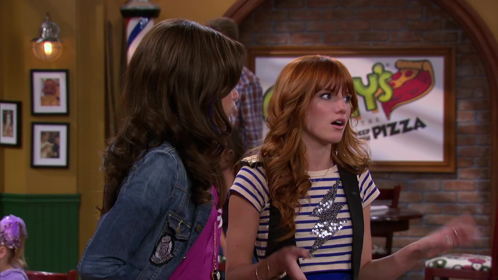 Shake_It_Up_S02E04_Beam_It_Up_1080p_BTD_001968.jpg Shake_It_Up_S02E04_Beam_It_Up_1080p_BTD_001968.jpg
