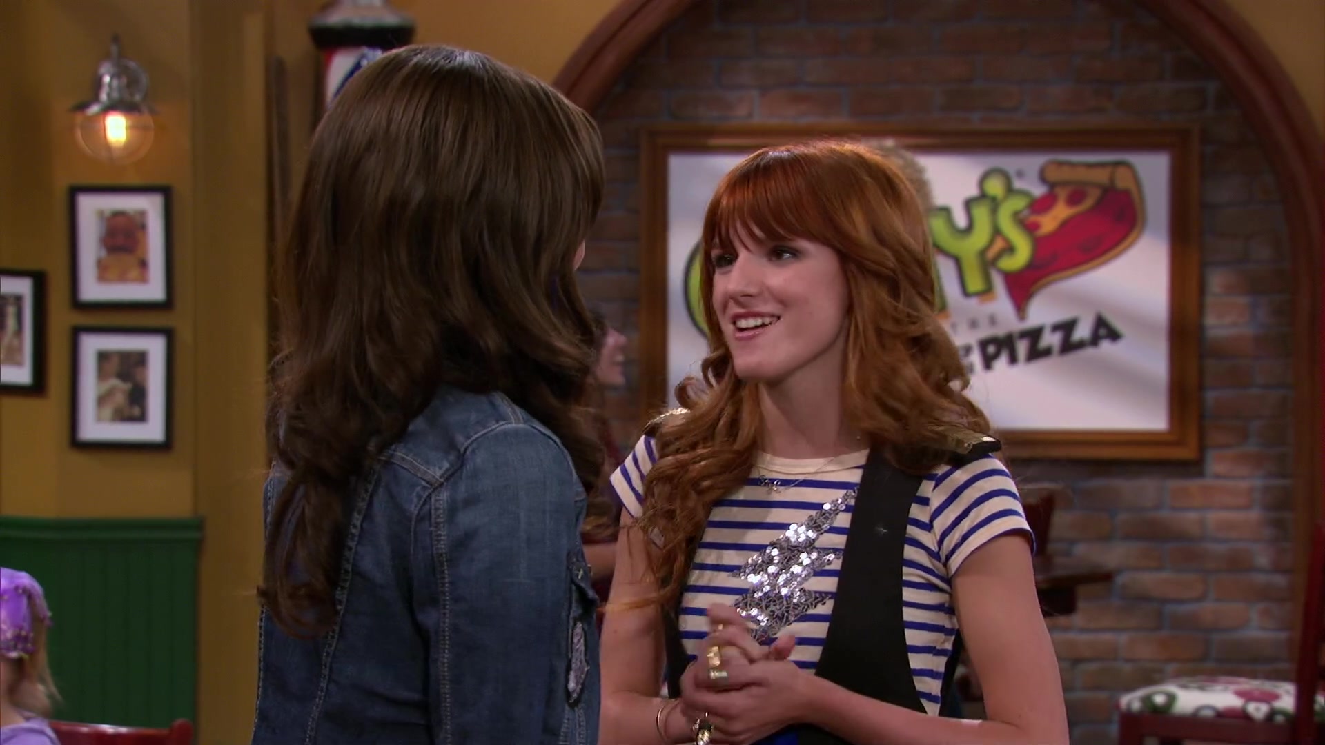 Shake_It_Up_S02E04_Beam_It_Up_1080p_BTD_001982.jpg