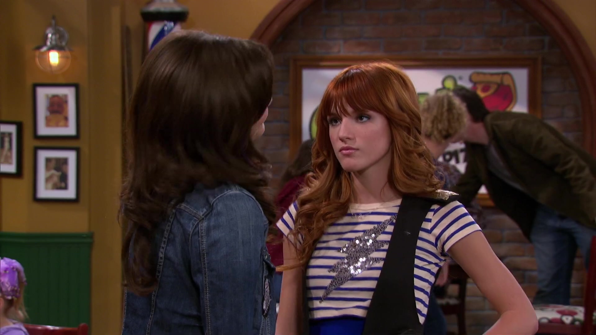 Shake_It_Up_S02E04_Beam_It_Up_1080p_BTD_001987.jpg