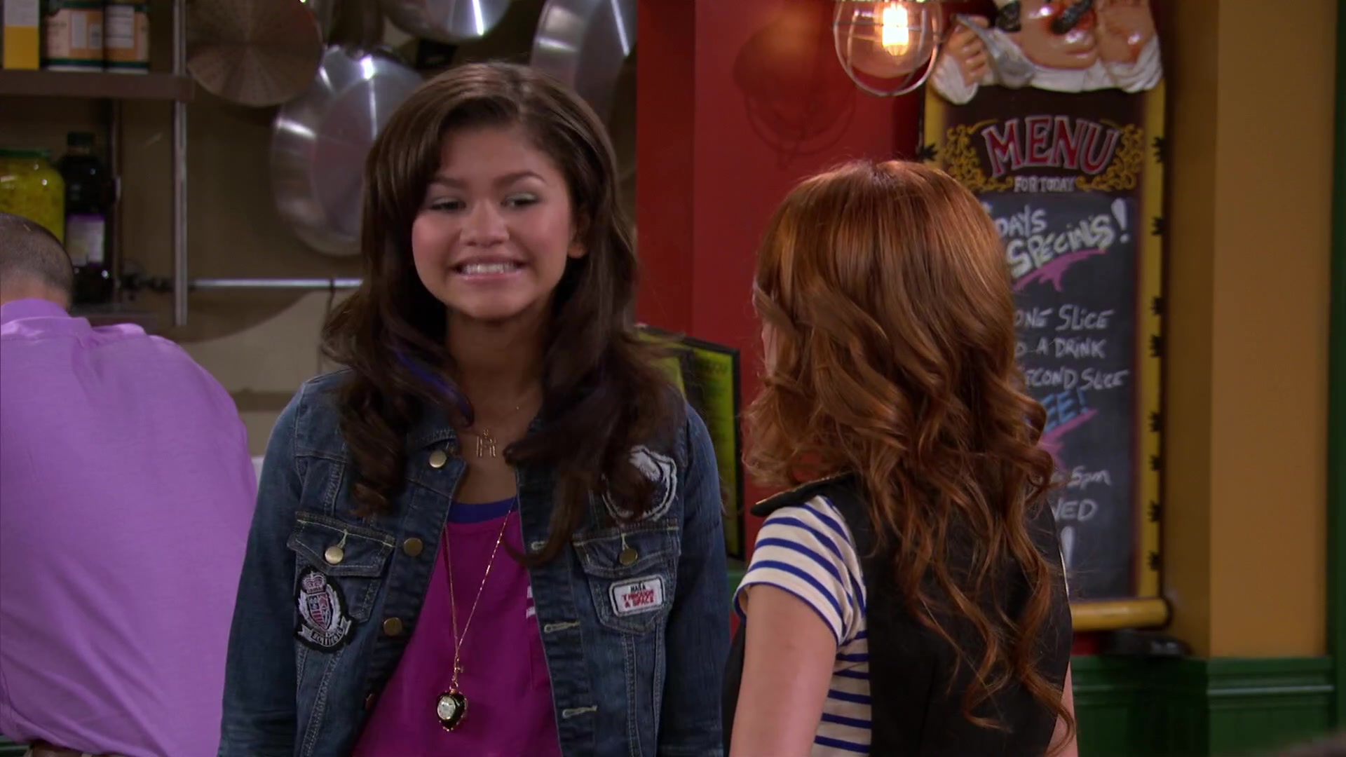 Shake_It_Up_S02E04_Beam_It_Up_1080p_BTD_001990.jpg