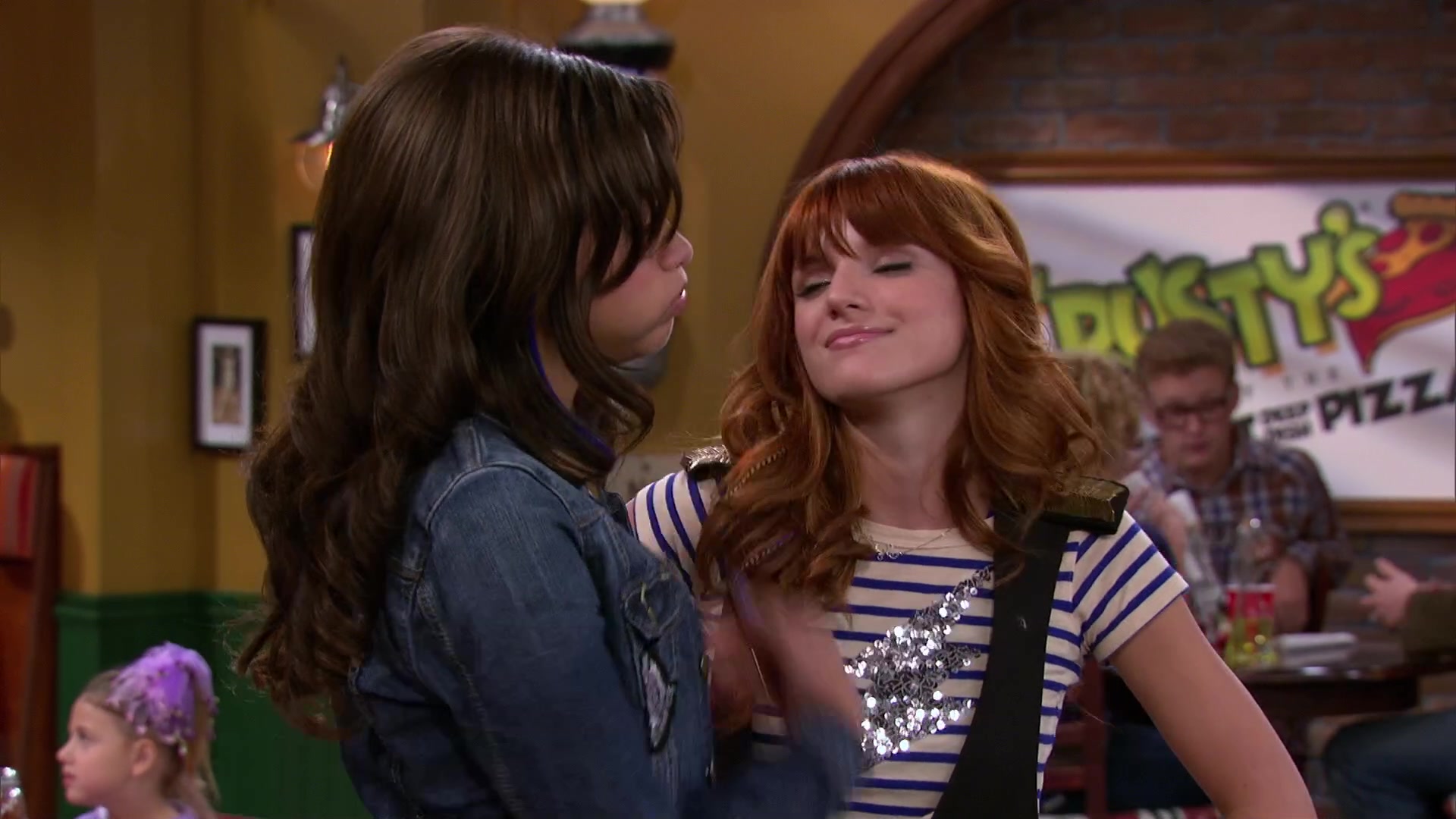 Shake_It_Up_S02E04_Beam_It_Up_1080p_BTD_002015.jpg Shake_It_Up_S02E04_Beam_It_Up_1080p_BTD_002015.jpg