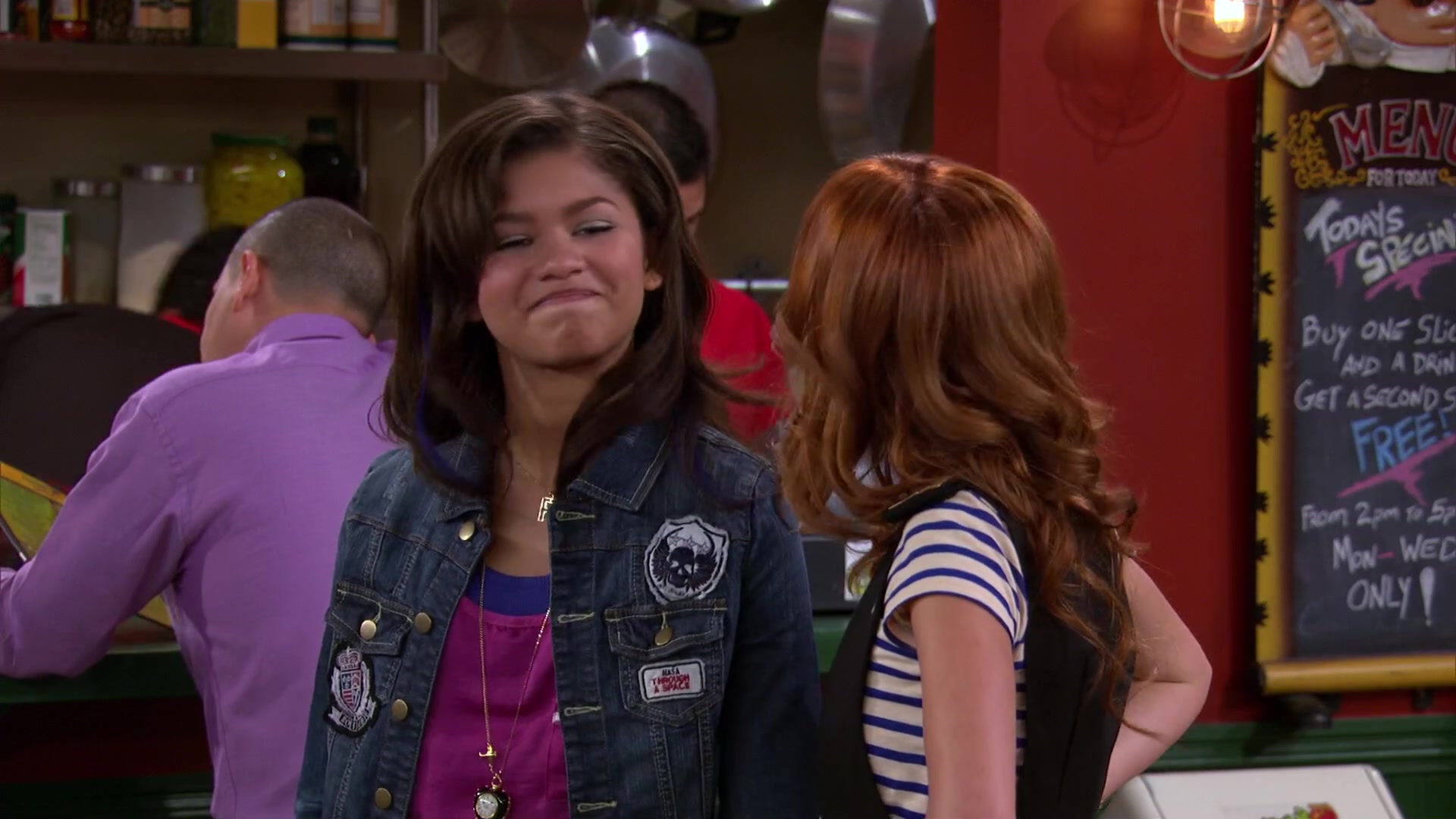 Shake_It_Up_S02E04_Beam_It_Up_1080p_BTD_002020.jpg