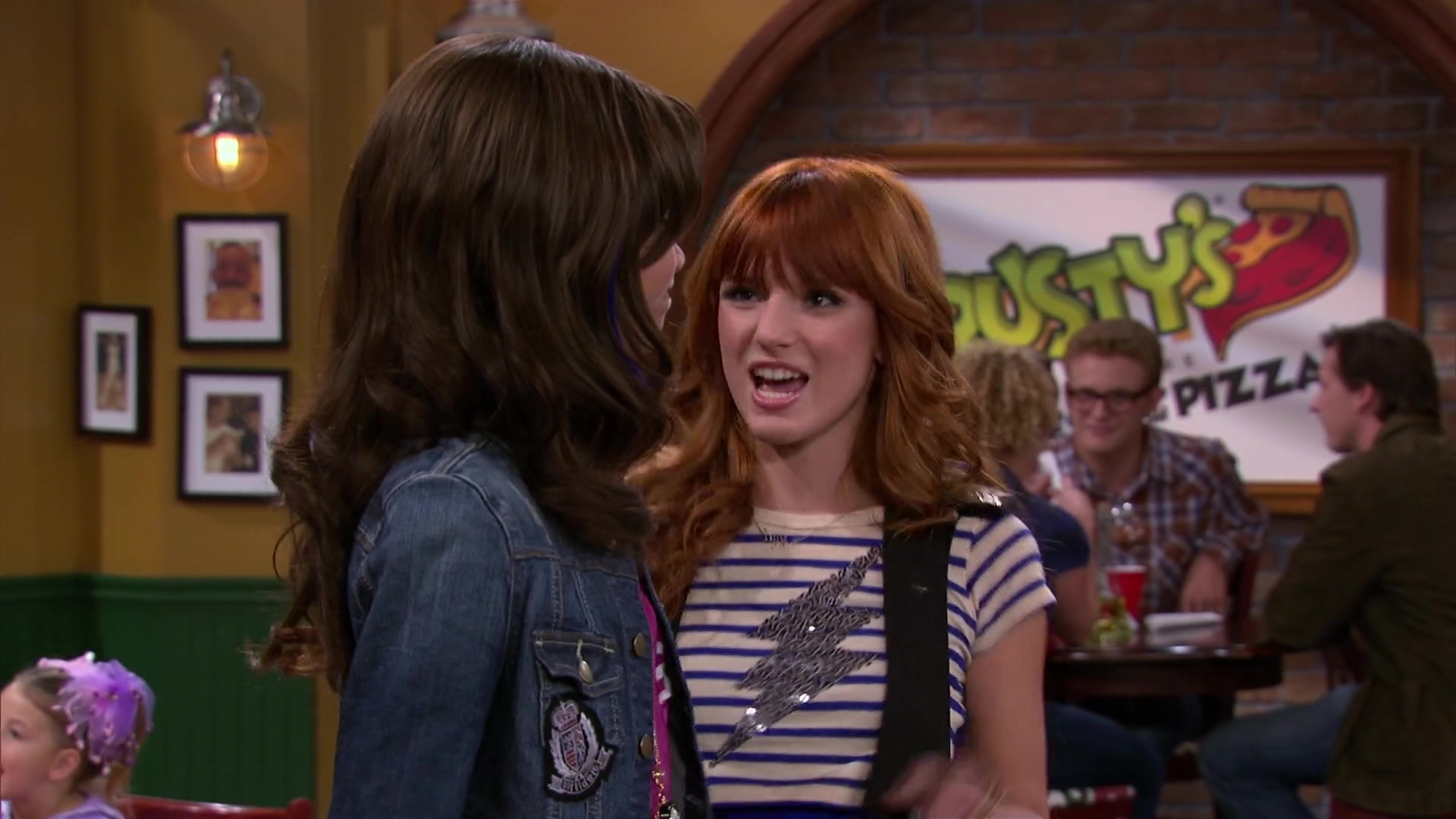 Shake_It_Up_S02E04_Beam_It_Up_1080p_BTD_002043.jpg