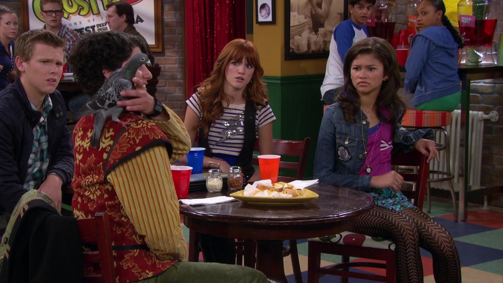 Shake_It_Up_S02E04_Beam_It_Up_1080p_BTD_002061.jpg
