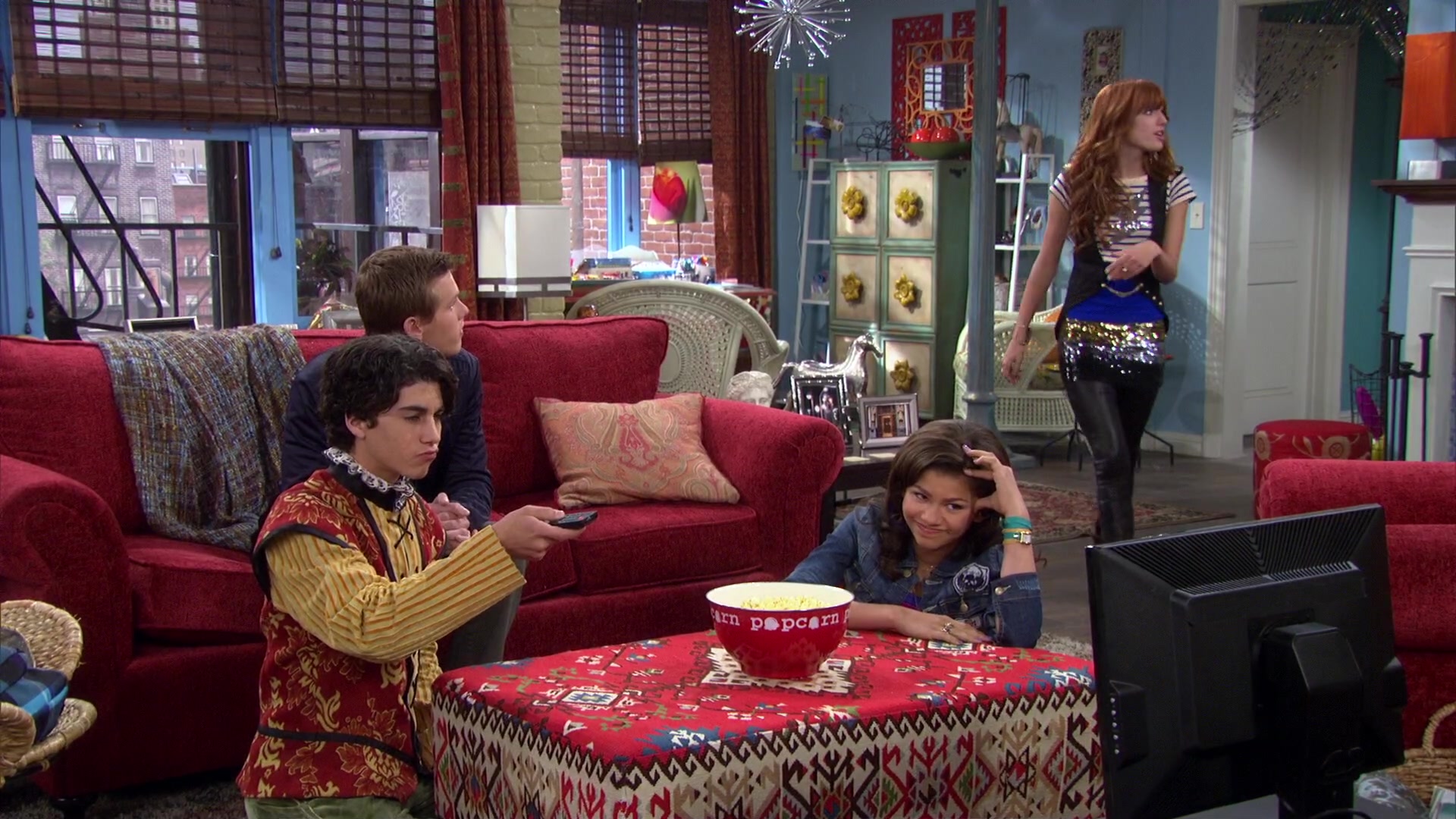 Shake_It_Up_S02E04_Beam_It_Up_1080p_BTD_002275.jpg