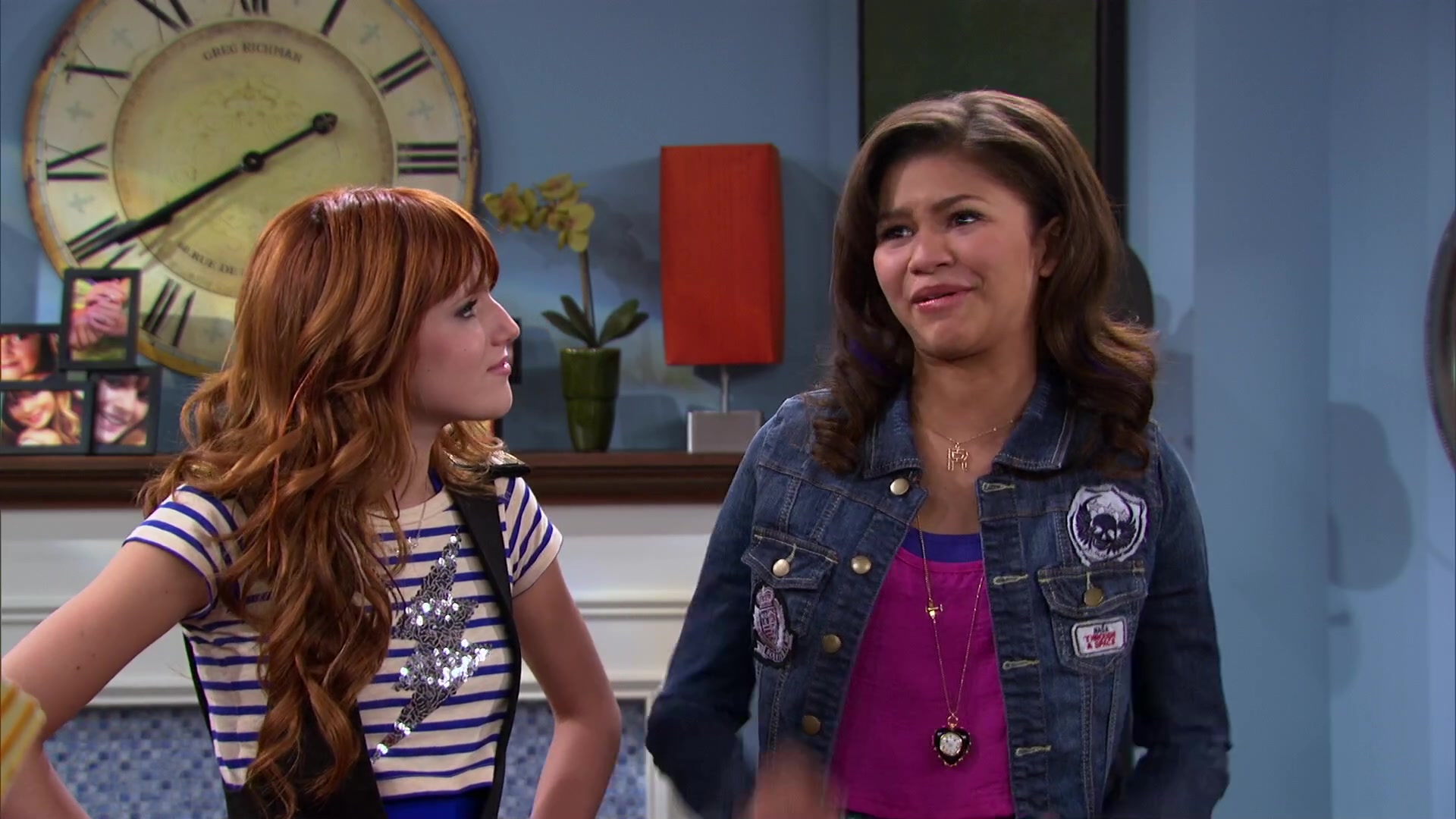 Shake_It_Up_S02E04_Beam_It_Up_1080p_BTD_002447.jpg