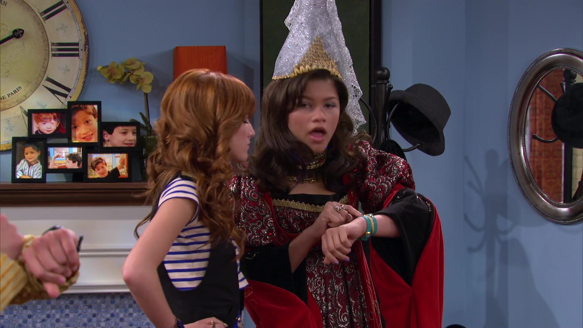 Shake_It_Up_S02E04_Beam_It_Up_1080p_BTD_002775.jpg