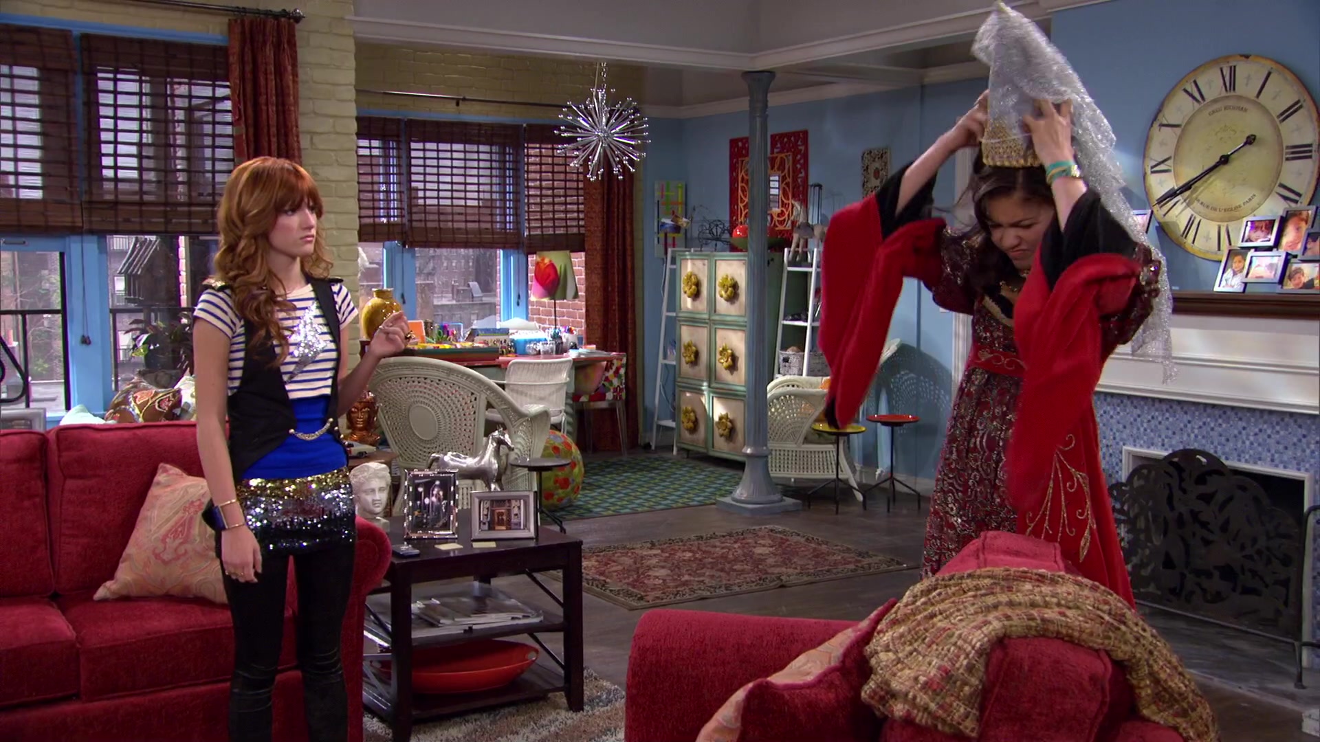 Shake_It_Up_S02E04_Beam_It_Up_1080p_BTD_002929.jpg