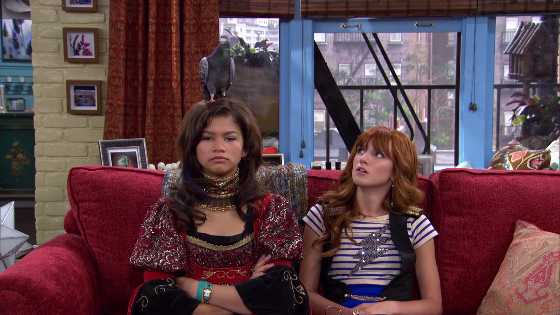 Shake_It_Up_S02E04_Beam_It_Up_1080p_BTD_002974.jpg Shake_It_Up_S02E04_Beam_It_Up_1080p_BTD_002974.jpg