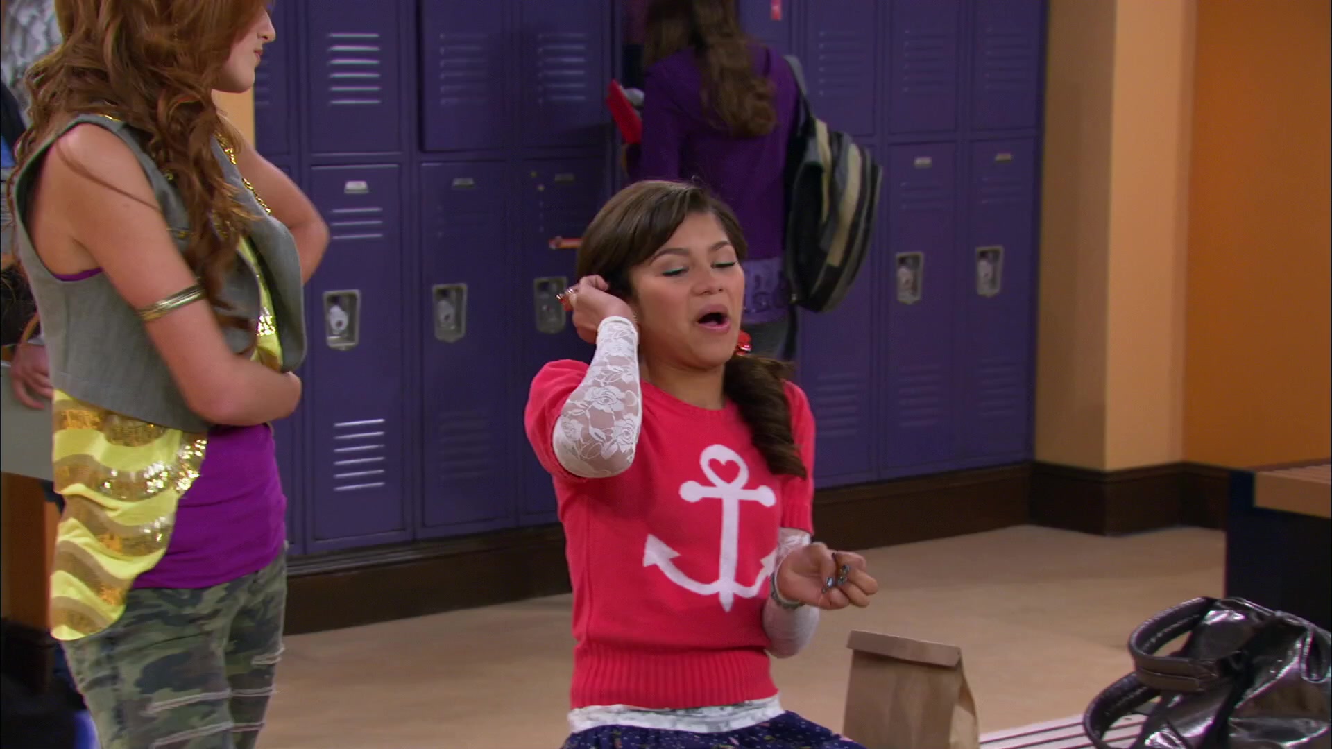 Shake_It_Up_S02E05_Doctor_It_Up_1080p_BTD_000275.jpg Shake_It_Up_S02E05_Doctor_It_Up_1080p_BTD_000275.jpg