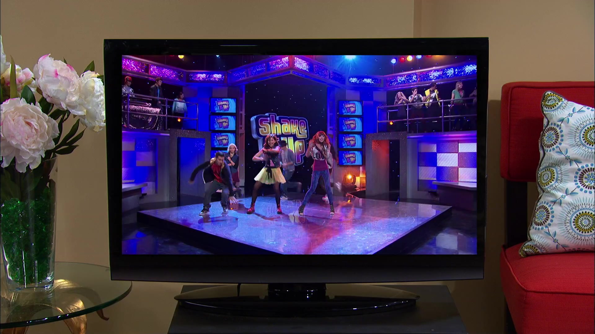Shake_It_Up_S02E05_Doctor_It_Up_1080p_BTD_001445.jpg