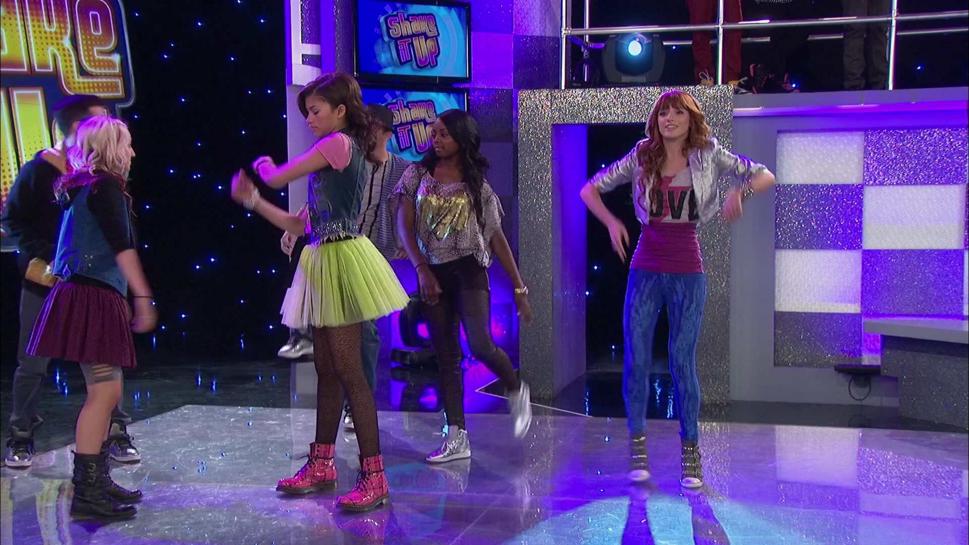 Shake_It_Up_S02E05_Doctor_It_Up_1080p_BTD_001489.jpg