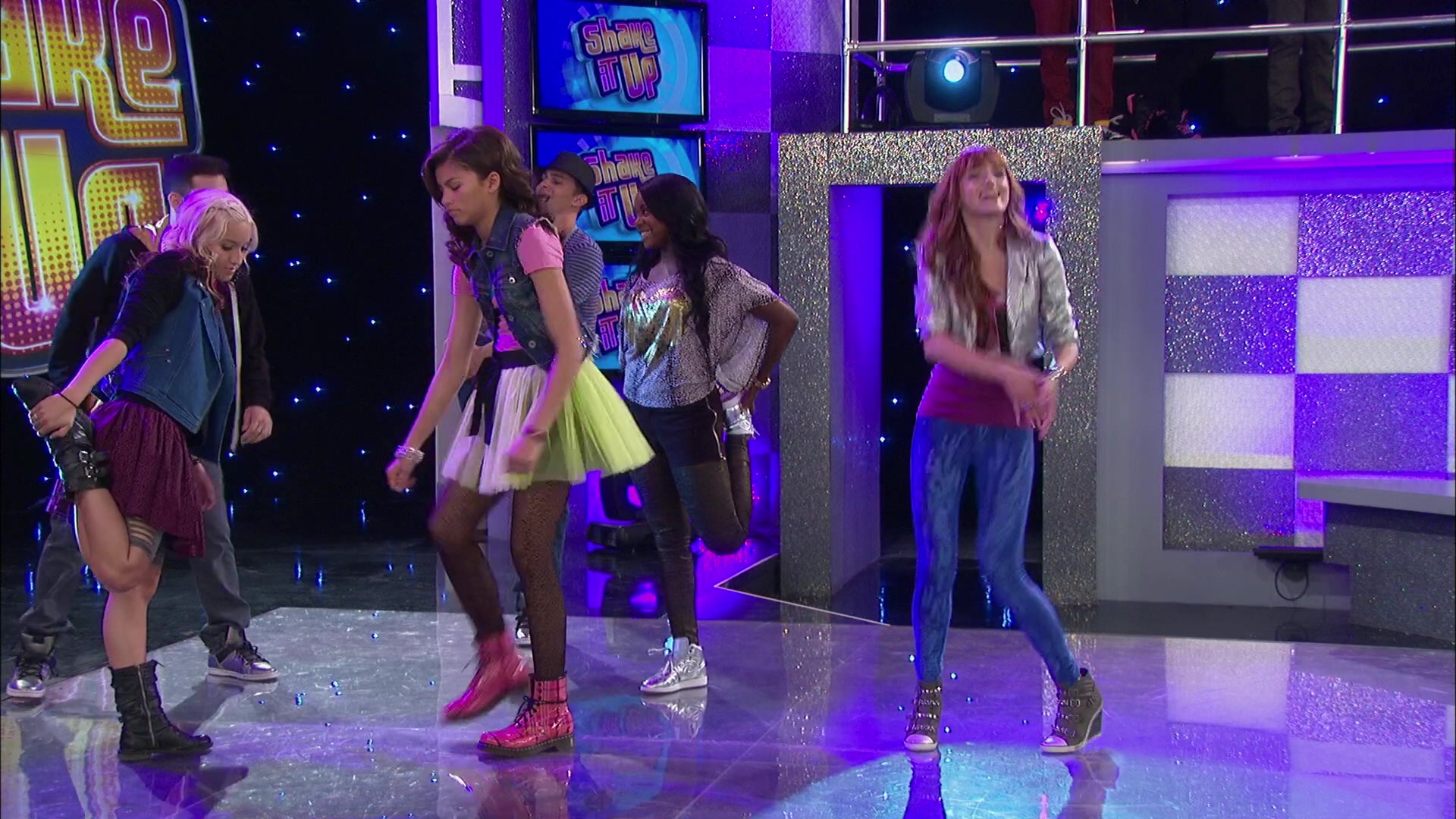 Shake_It_Up_S02E05_Doctor_It_Up_1080p_BTD_001493.jpg