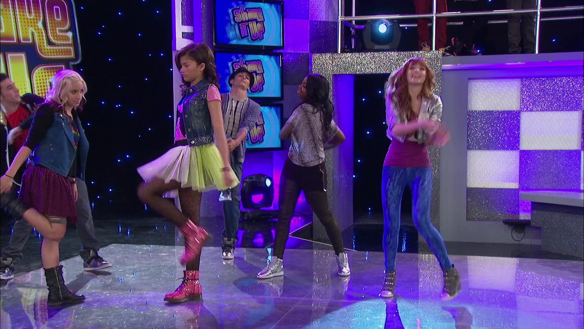 Shake_It_Up_S02E05_Doctor_It_Up_1080p_BTD_001496.jpg
